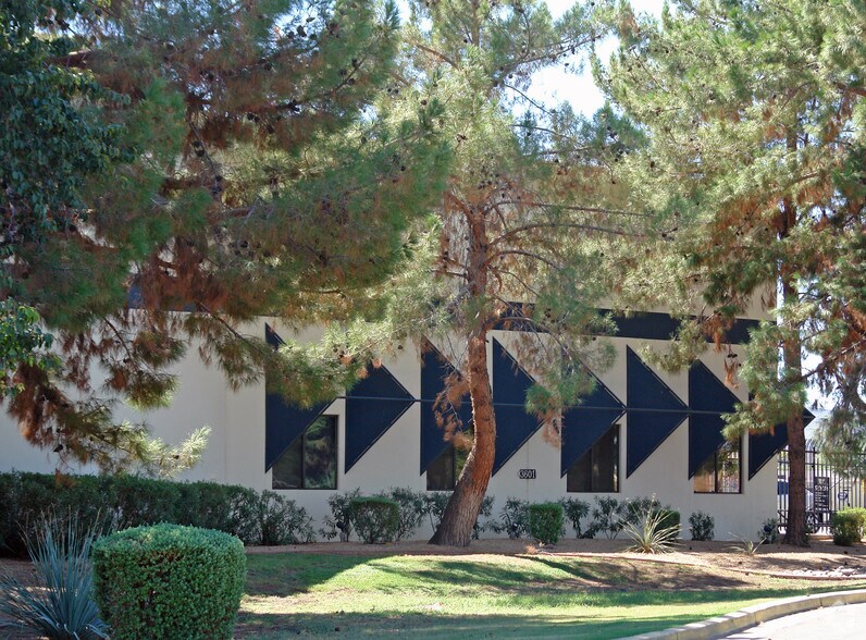 More Photos Of 3601 E La Salle St, Phoenix Warehouse For Lease