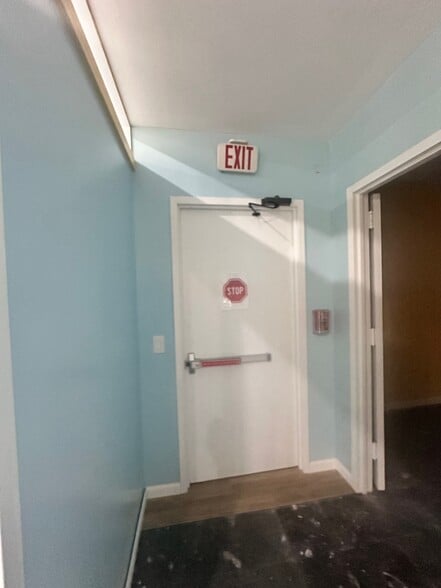 More Photos Of 1143-1147 47th Ave, Long Island City Showroom For Lease