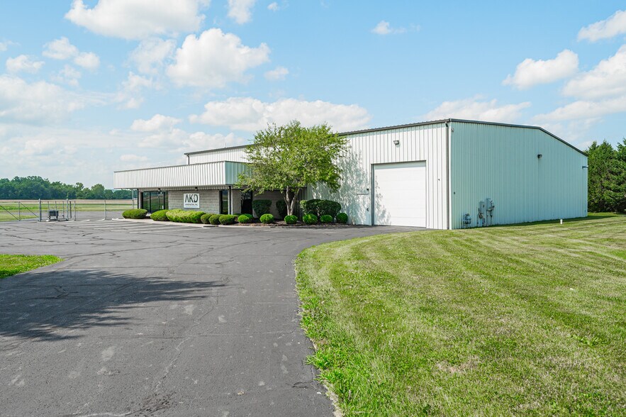 More Photos Of 300 Heath Rd, Heath Airplane Hangar For Sale