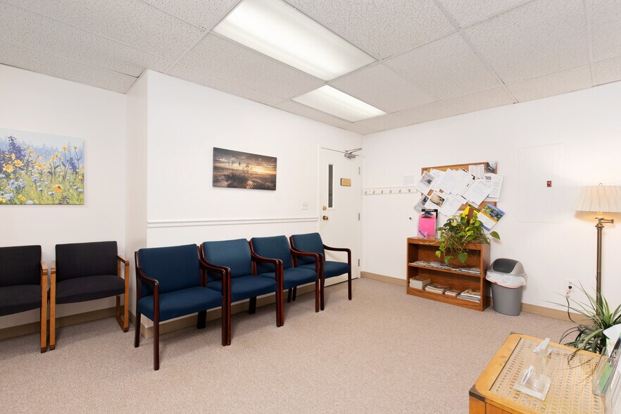 More Photos Of 155 Sycamore St, Glastonbury Office For Lease