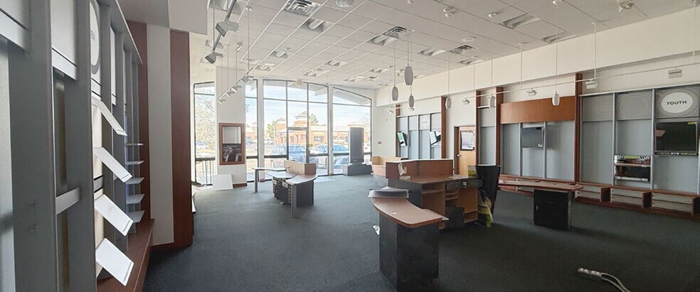 More Photos Of 5504 Menaul Blvd NE, Albuquerque Freestanding For Lease