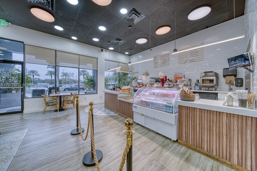 More Photos Of 16215-16295 Biscayne Blvd, North Miami Beach General Retail For Lease