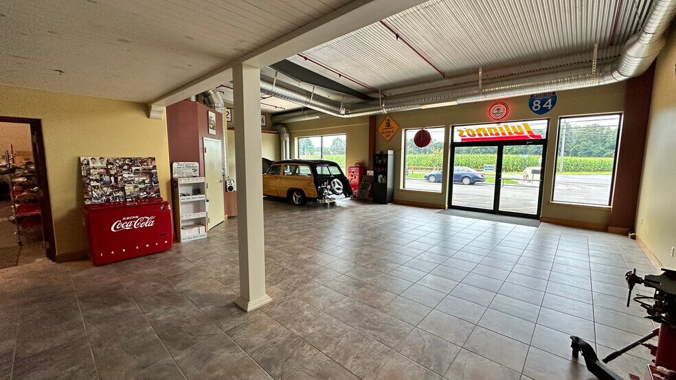 More Photos Of 100 Windermere Ave, Ellington Warehouse For Lease