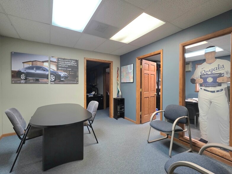 More Photos Of 14440 W Edison Dr, New Lenox Manufacturing For Sale