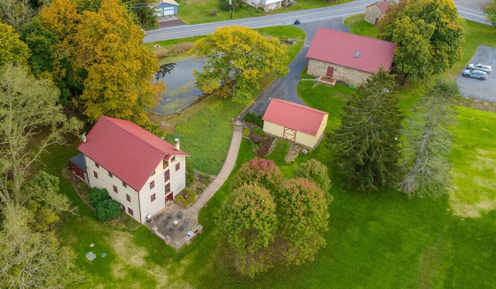 Primary Photo Of 9043 Mountain Rd, Alburtis Office Residential For Sale