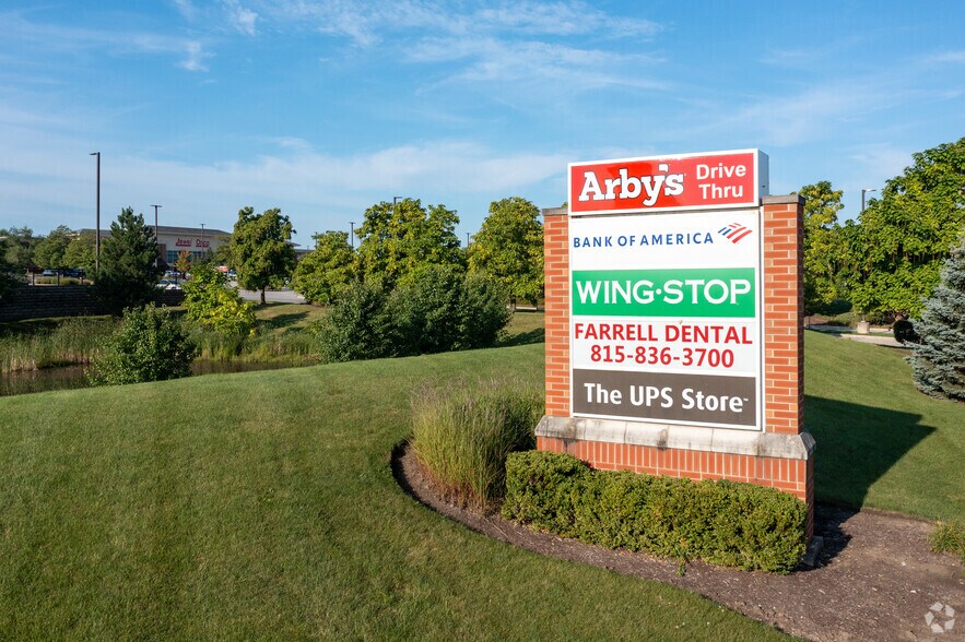 More Photos Of 16521-16615 W 159th St, Lockport Storefront For Lease