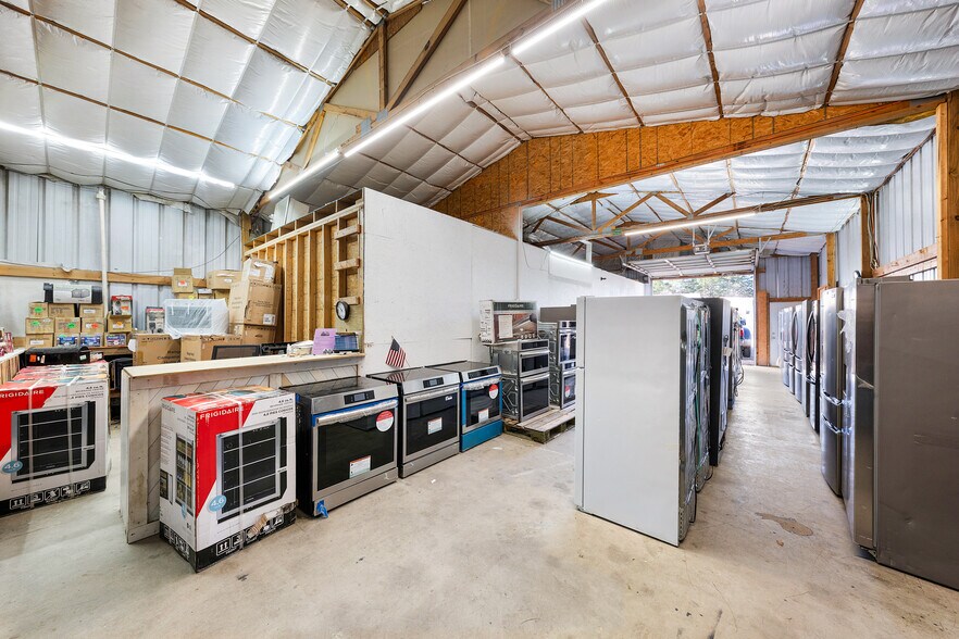 More Photos Of 18508 US Highway 69 N, Lindale Warehouse For Sale