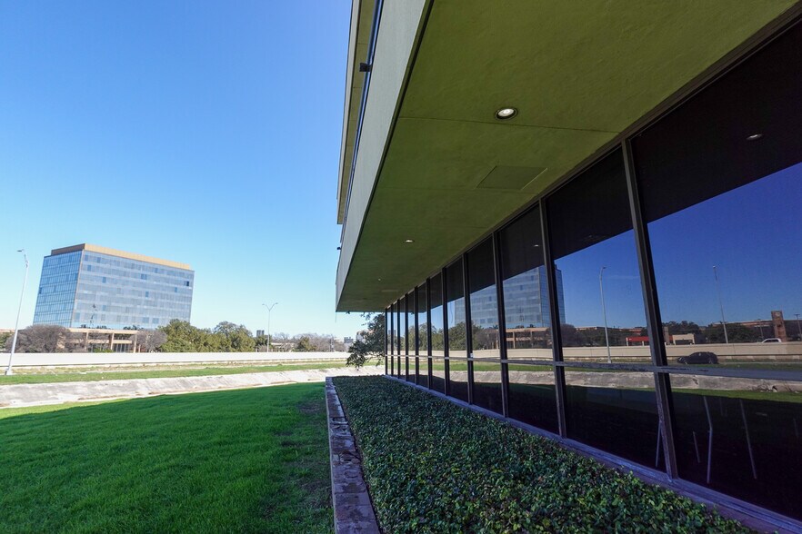 More Photos Of 6224 W Interstate 10, San Antonio Office For Sale