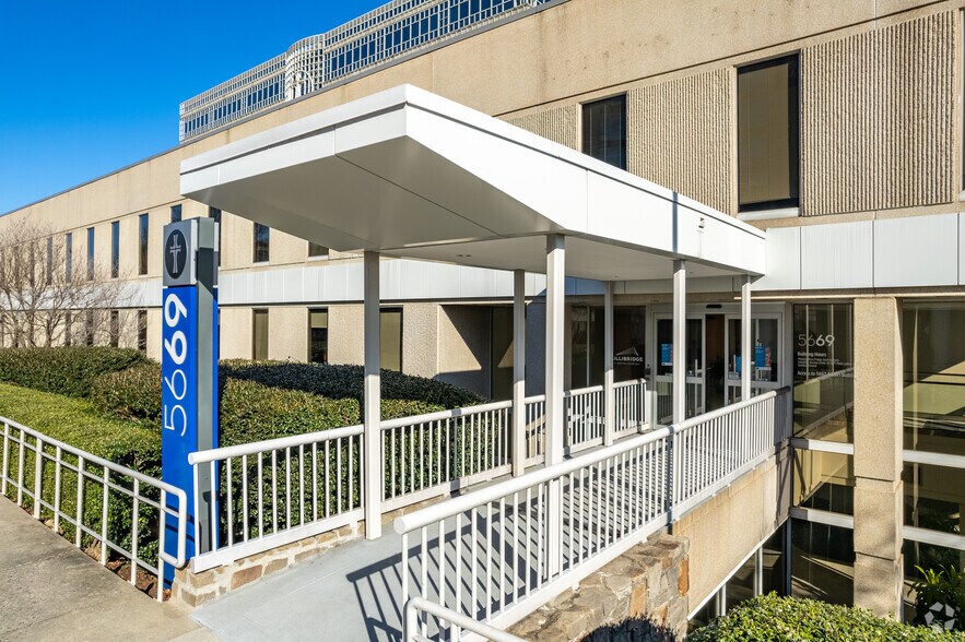 More Photos Of 5669 Peachtree Dunwoody Rd NE, Atlanta Medical For Lease
