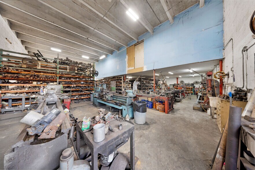 More Photos Of 8125 NW 93rd St, Miami Warehouse For Sale