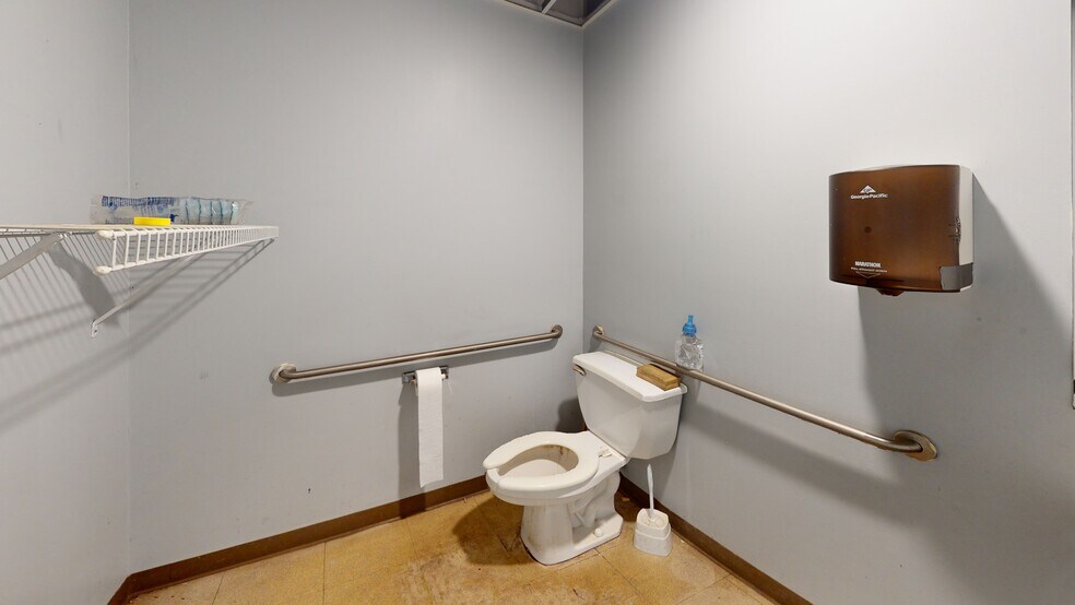 More Photos Of 18 Plaistow Rd, Plaistow Unknown For Lease