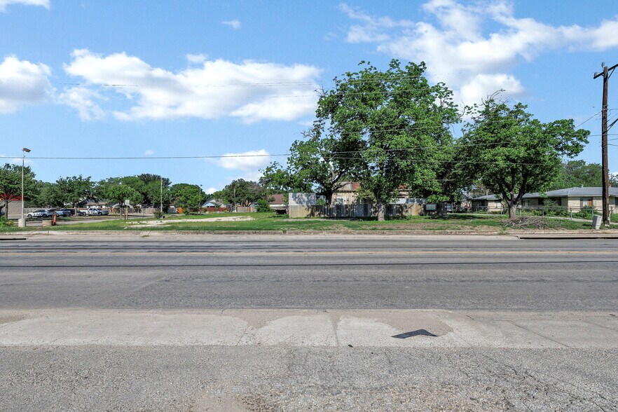 More Photos Of 1023 Cupples Rd, San Antonio Land For Sale