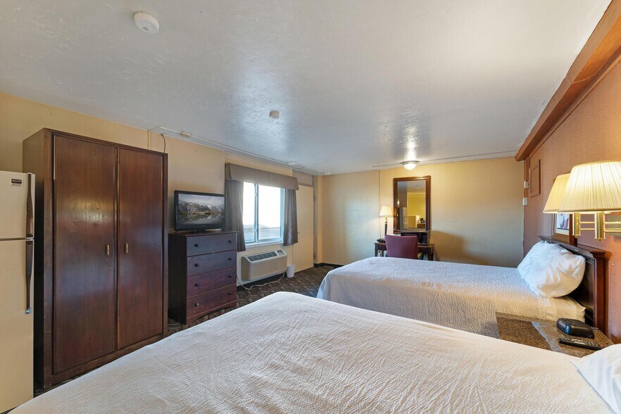 More Photos Of 260 W Main St, Vernal Hotel For Sale