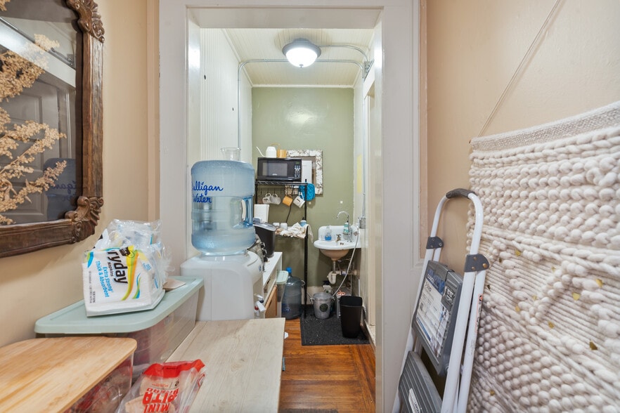 More Photos Of 106 W J St, Benicia Office For Sale