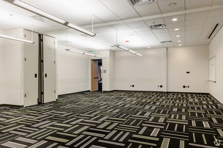 More Photos Of 7475 S Joliet St, Englewood Flex For Lease