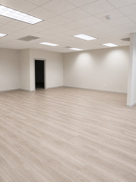 More Photos Of 7115 FM 2920, Spring Unknown For Lease