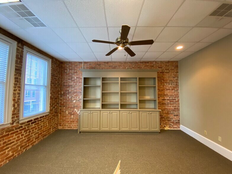 More Photos Of 217-219 E Washington St, Greenville Storefront Retail Office For Lease