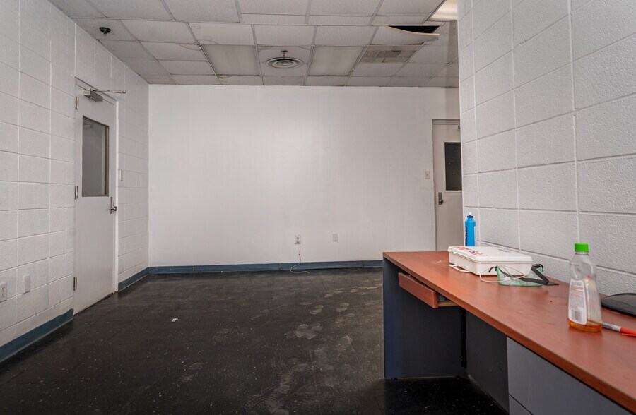 More Photos Of 1664 Sharon Rd, Washington Warehouse For Sale