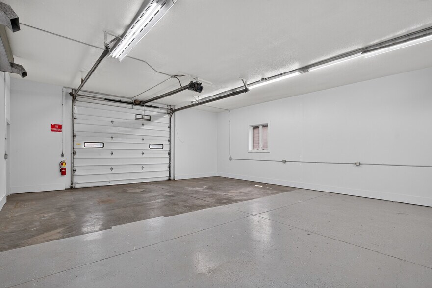 More Photos Of 908 N 4th St, Ames Warehouse For Lease
