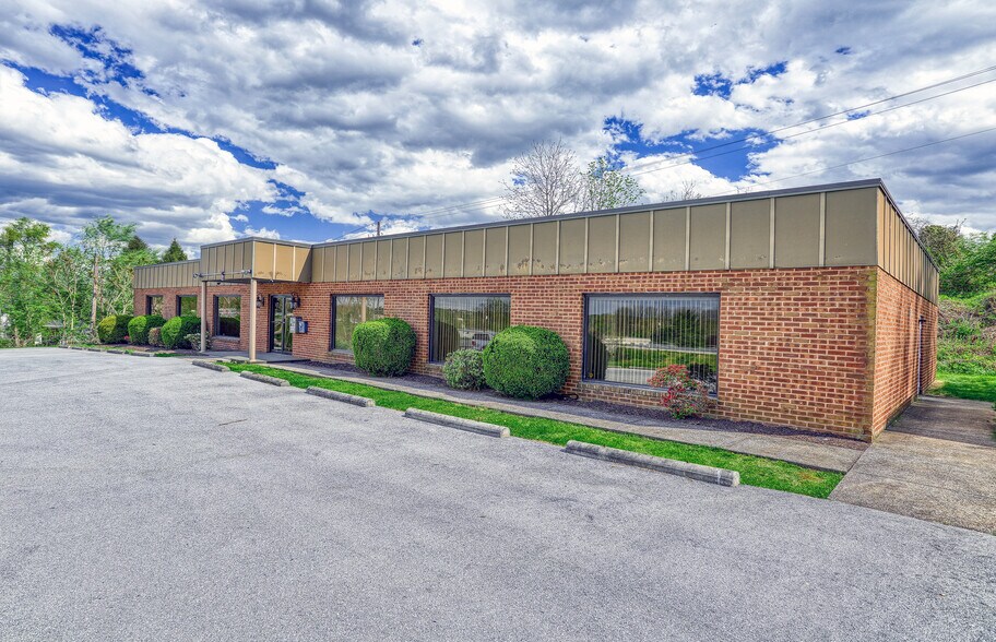 More Photos Of 4051 Executive Park Dr, Harrisburg Office For Lease