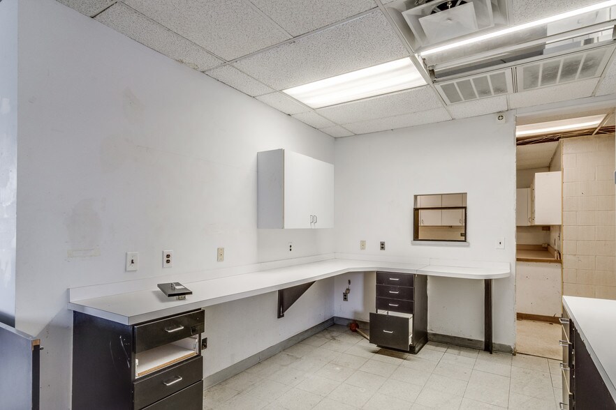 More Photos Of 5410 Allen Rd, Allen Park Medical For Sale