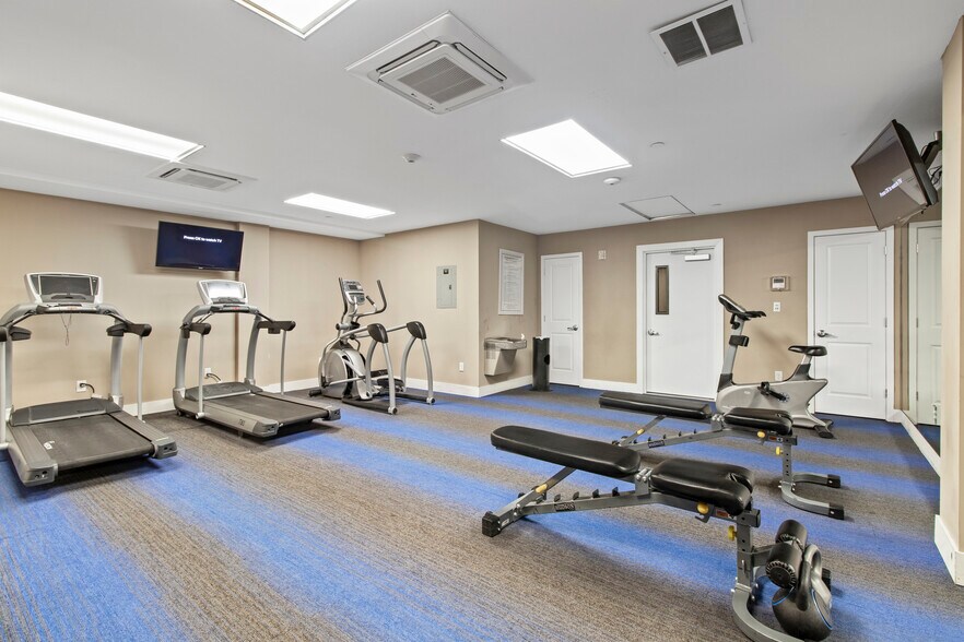 More Photos Of 587 Connecticut Ave, Norwalk Apartments For Sale