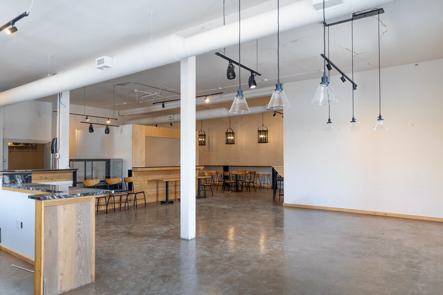 More Photos Of 417 Riverfront Av SE, Calgary Restaurant For Lease