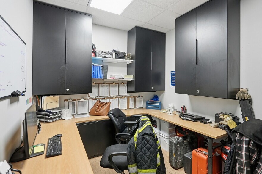 More Photos Of 224 Robot St, Vars Warehouse For Sale