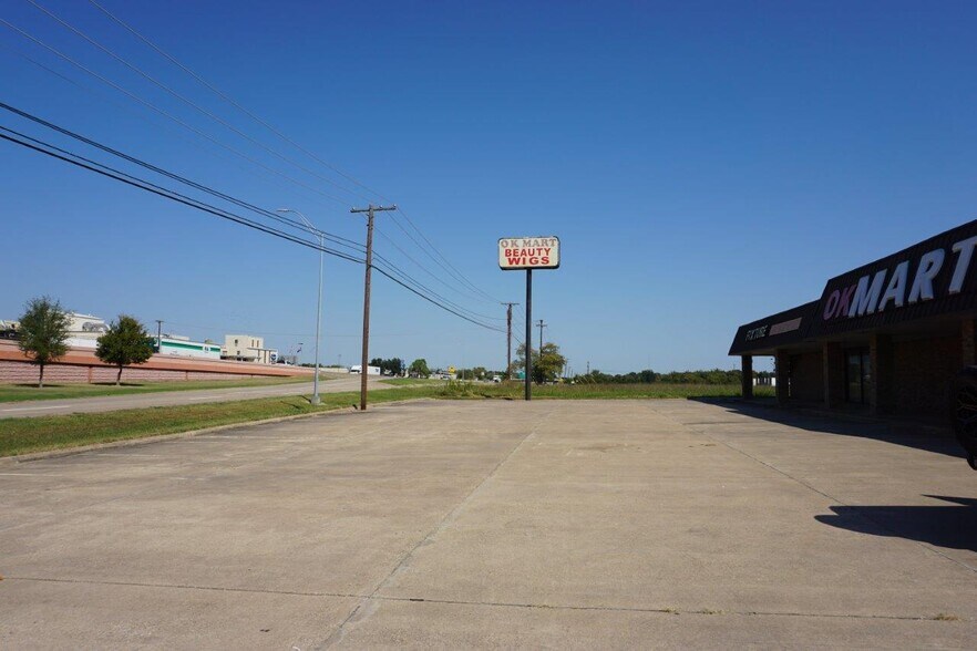 More Photos Of 804 Shannon Rd E, Sulphur Springs Freestanding For Sale