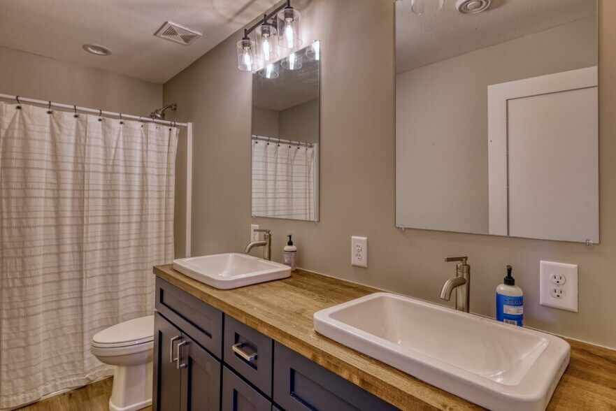 More Photos Of 7440 N Pats Landing Rd, Hayward Restaurant For Sale