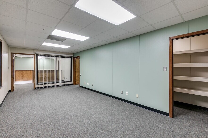 More Photos Of 602 W 12th St, Taylor Office For Lease