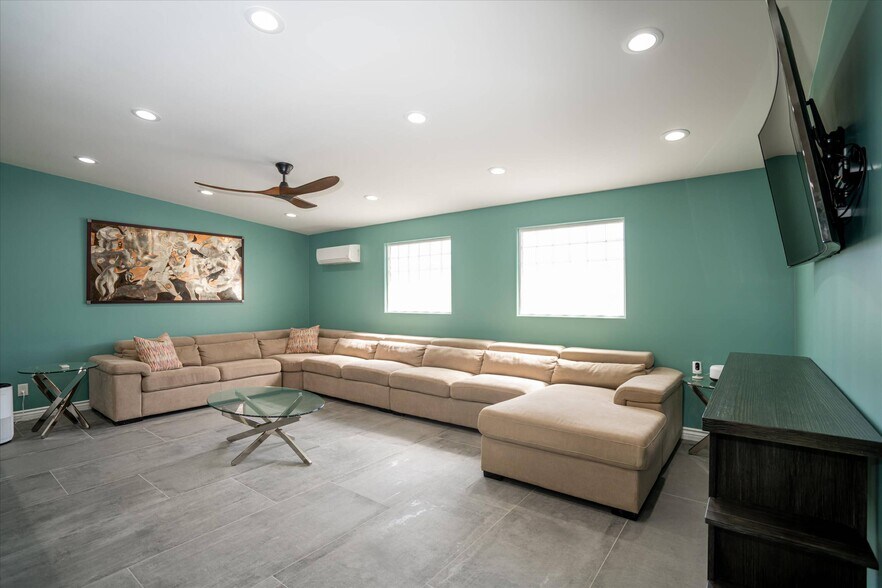 More Photos Of 535 S Warm Sands Dr, Palm Springs Hotel For Sale