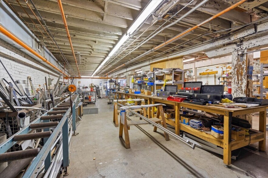 More Photos Of 909 State Line Rd, Kansas City Warehouse For Sale