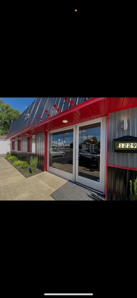 More Photos Of 1229 Broadway Ave, Deptford Warehouse For Sale