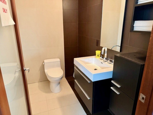 More Photos Of 2550 Crescent St, Astoria Office For Sale