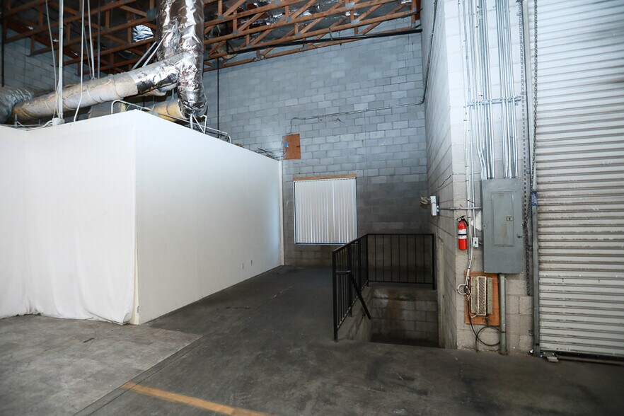 More Photos Of 4301 S Valley View Blvd, Las Vegas Warehouse For Lease