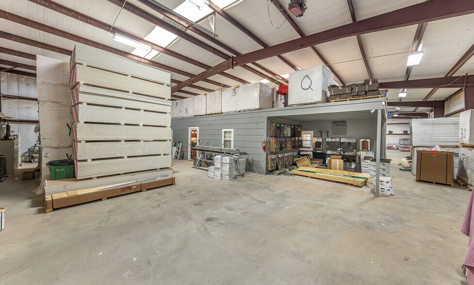 More Photos Of 2303 Private Road 7340 rd, Lubbock Warehouse For Lease