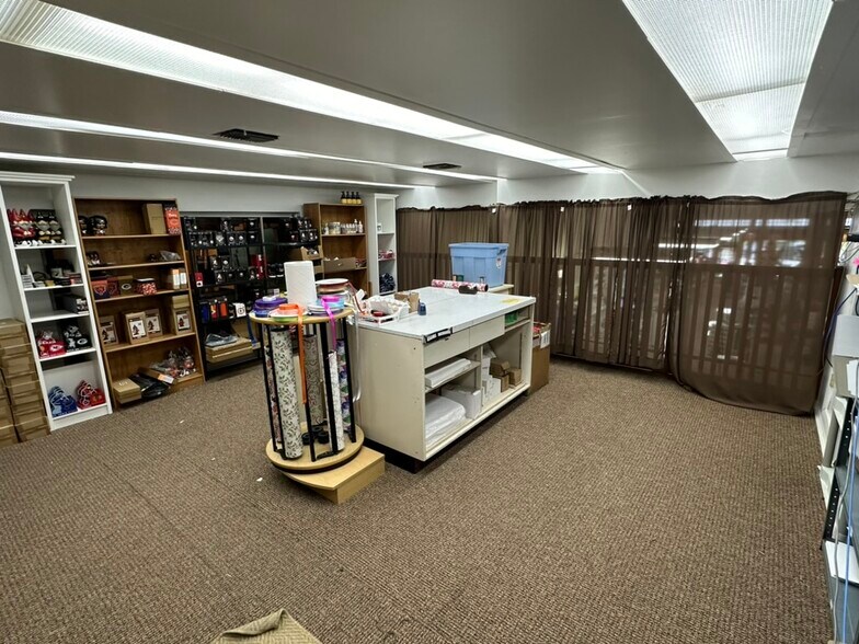 More Photos Of 608 Broadway St, Lincoln Storefront For Sale