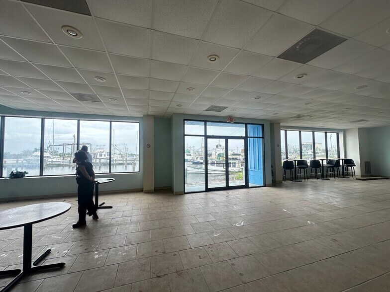 More Photos Of 2101 Paris Rd, New Orleans Service Station For Lease