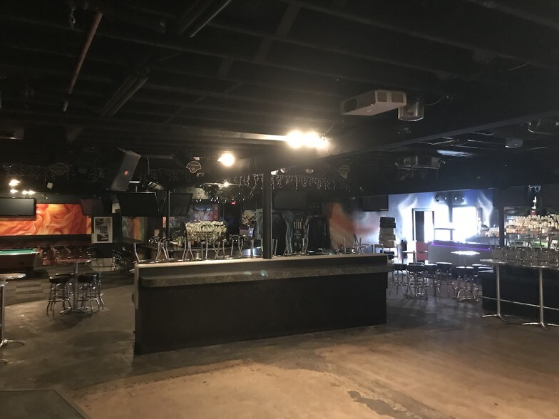 More Photos Of 1815 N Main St, Royal Oak Bar For Lease