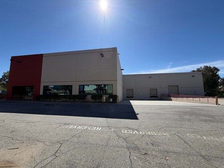More Photos Of 28334 Industry Dr, Valencia Research And Development For Lease