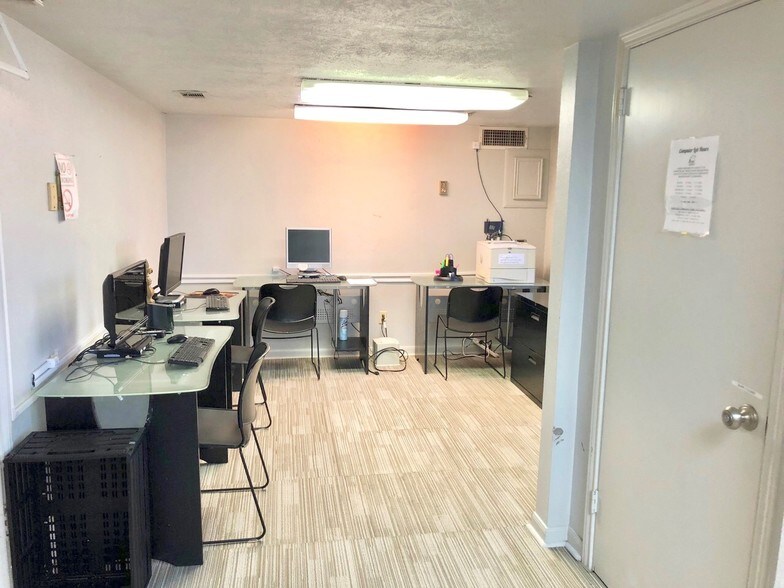 More Photos Of 729 N Frazier St, Conroe Office For Sale