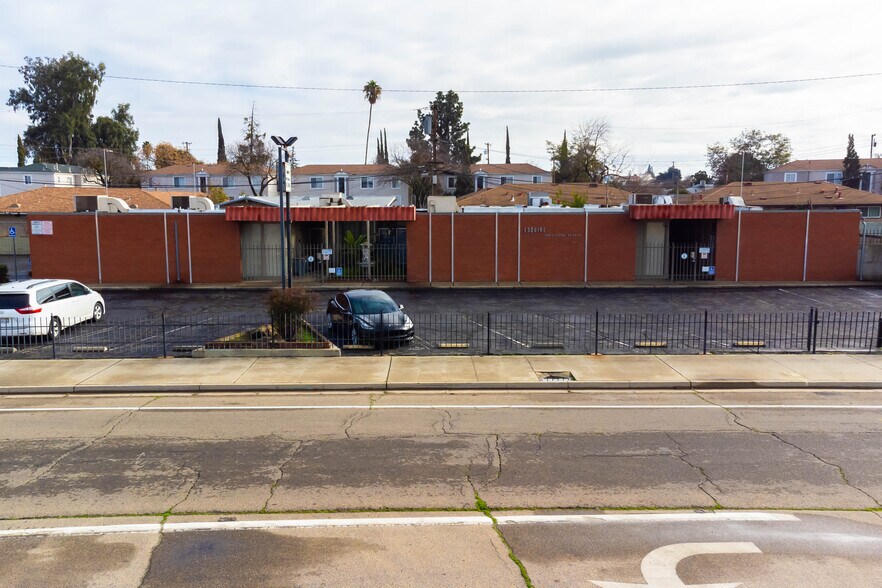 More Photos Of 1524 N West Ave, Fresno Office For Sale