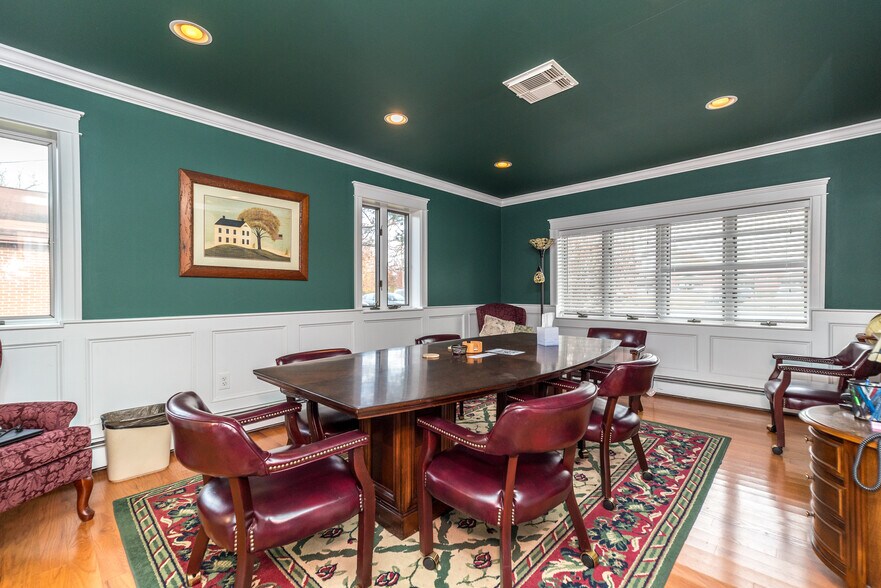 More Photos Of 2028 N Broad St, Colmar Office For Lease