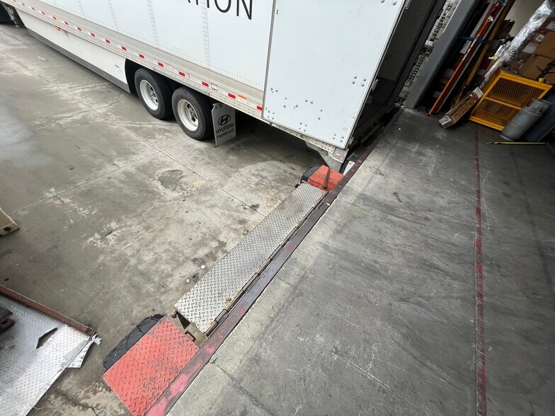 More Photos Of 7920 Airway Rd, San Diego Manufacturing For Lease