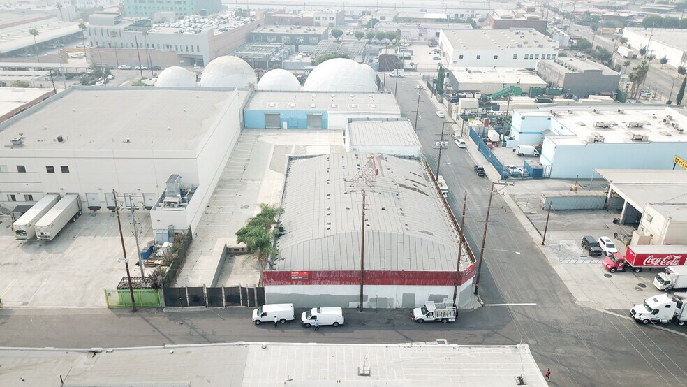 More Photos Of 1100 E 5th St, Los Angeles Warehouse For Lease