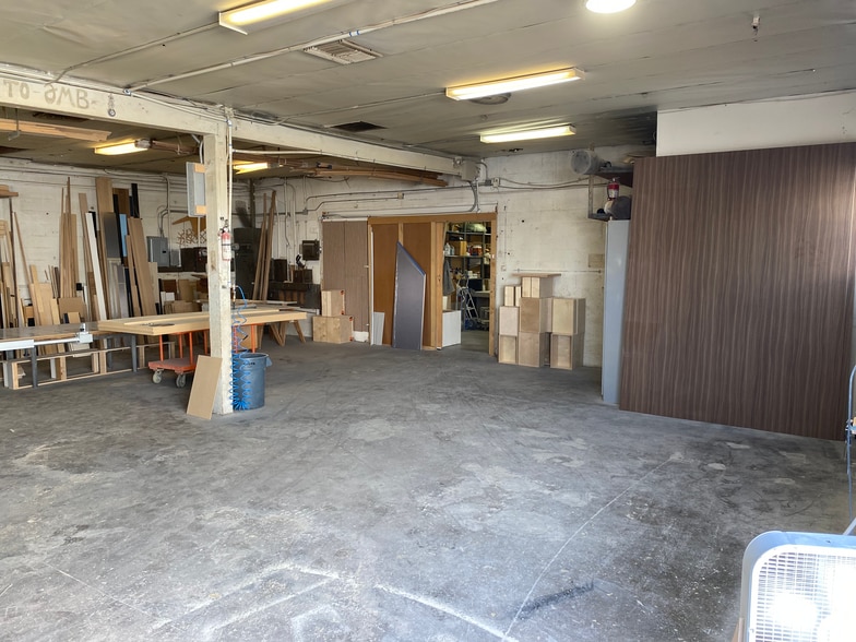 More Photos Of 1112 Chestnut St, Burbank Warehouse For Lease