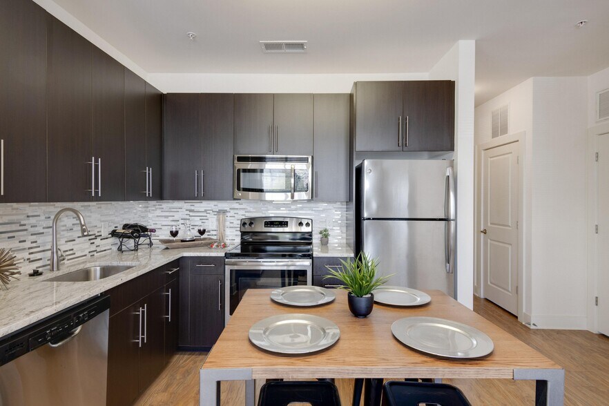 More Photos Of 5760 Dow Ave, Alexandria Apartments For Lease