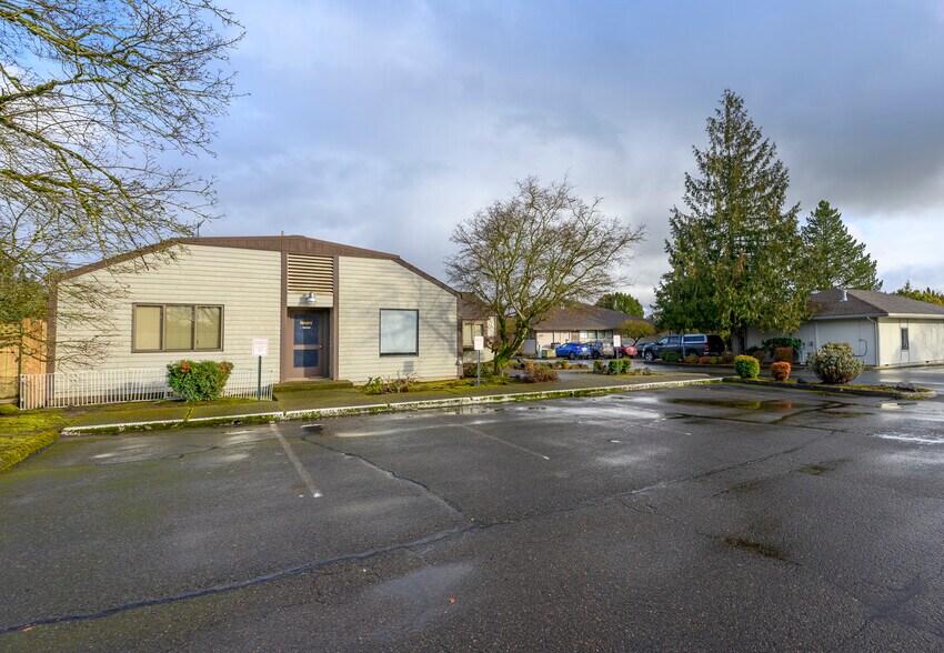 More Photos Of 504 Villa Rd, Newberg Medical For Sale