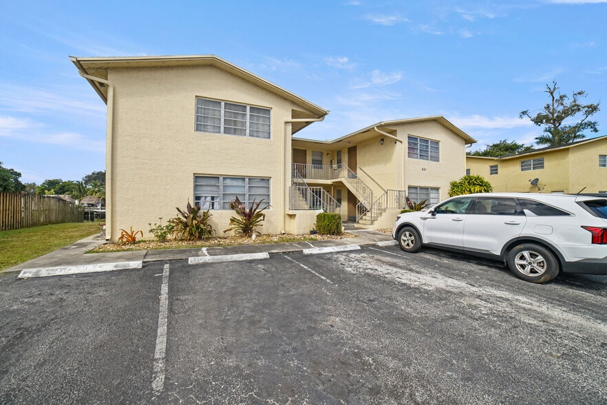 Primary Photo Of 461 Sunshine Dr, Coconut Creek Apartments For Sale